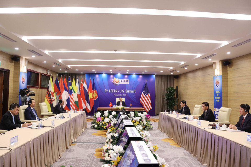 Thủ tướng Nguyễn Xuân Phúc, Chủ tịch ASEAN 2020 chủ trì Hội nghị Cấp cao ASEAN-Hoa Kỳ lần thứ 8 tại điểm cầu Hà Nội. (Ảnh: Thống Nhất/TTXVN)