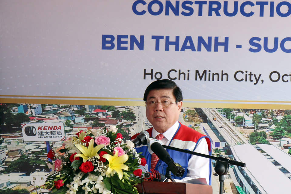 Chủ tịch UBND Thành phố Hồ Chí Minh Nguyễn Thành Phong phát biểu tại buổi lễ. (Ảnh: Tiến Lực/TTXVN)