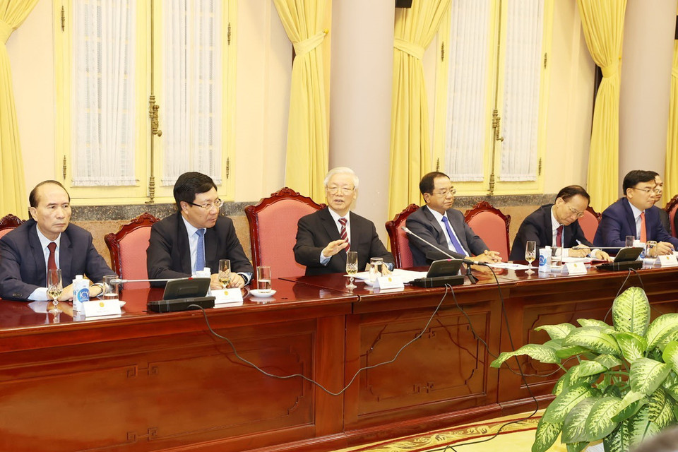 Tổng Bí thư, Chủ tịch nước Nguyễn Phú Trọng nói chuyện với các Đại sứ và Tổng Lãnh sự Việt Nam. (Ảnh: Trí Dũng/TTXVN)