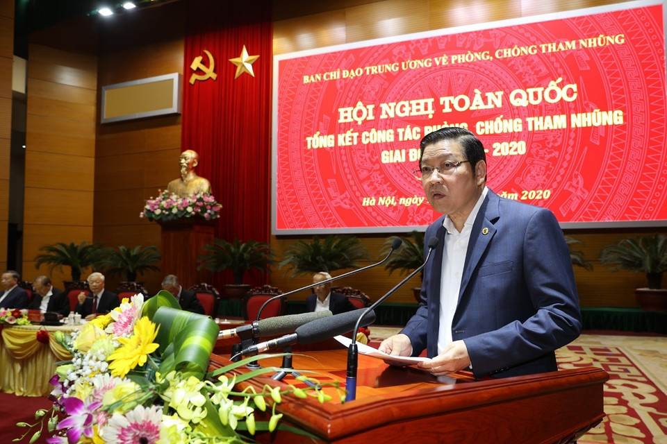 Ông Phan Đình Trạc, Bí thư Trung ương Đảng, Trưởng ban Nội chính Trung ương, Phó Trưởng ban thường trực Ban Chỉ đạo Trung ương về phòng, chống tham nhũng trình bày Báo cáo tóm tắt tổng kết công tác phòng chống tham nhũng giai đoạn 2013-2020; phương hướng, nhiệm vụ, giải pháp trong thời gian tới. (Ảnh: Phương Hoa/TTXVN)