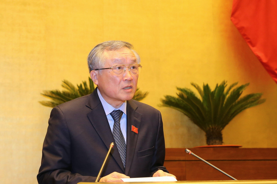  Chánh án Tòa án Nhân dân Tối cao Nguyễn Hòa Bình trình bày Báo cáo việc thực hiện các nghị quyết của Quốc hội về giám sát chuyên đề và chất vấn trong nhiệm kỳ khóa XIV và một số nghị quyết trong nhiệm kỳ khóa XIII. (Ảnh: Doãn Tấn/TTXVN)