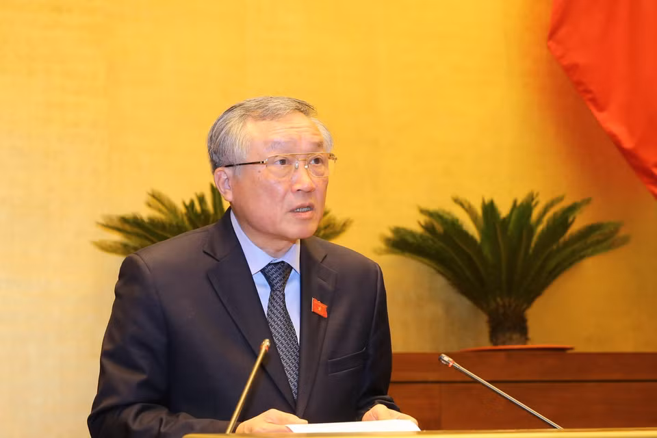  Chánh án Tòa án Nhân dân Tối cao Nguyễn Hòa Bình trình bày Báo cáo việc thực hiện các nghị quyết của Quốc hội về giám sát chuyên đề và chất vấn trong nhiệm kỳ khóa XIV và một số nghị quyết trong nhiệm kỳ khóa XIII. (Ảnh: Doãn Tấn/TTXVN)