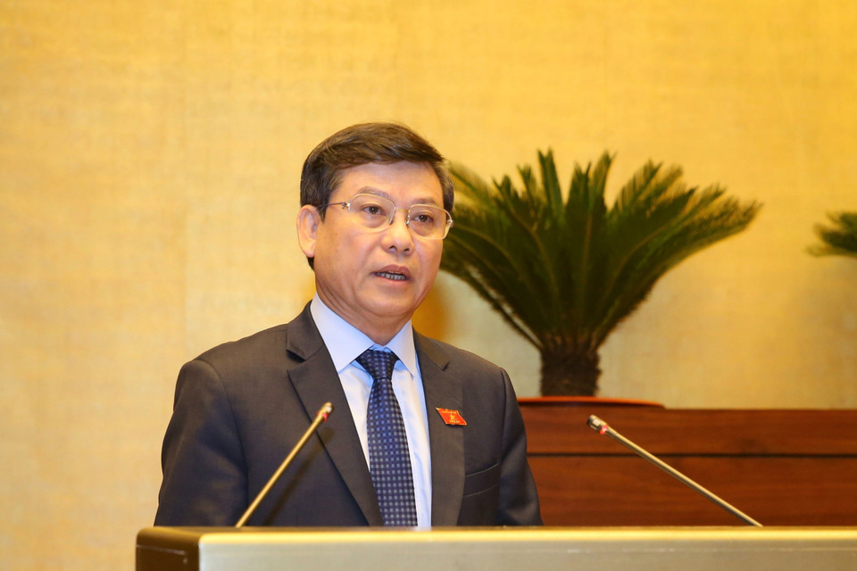 Viện trưởng Viện Kiểm sát Nhân dân Tối cao Lê Minh Trí trình bày Báo cáo việc thực hiện các nghị quyết của Quốc hội về giám sát chuyên đề và chất vấn trong nhiệm kỳ khóa XIV và một số nghị quyết trong nhiệm kỳ khóa XIII. (Ảnh: Doãn Tấn/TTXVN)