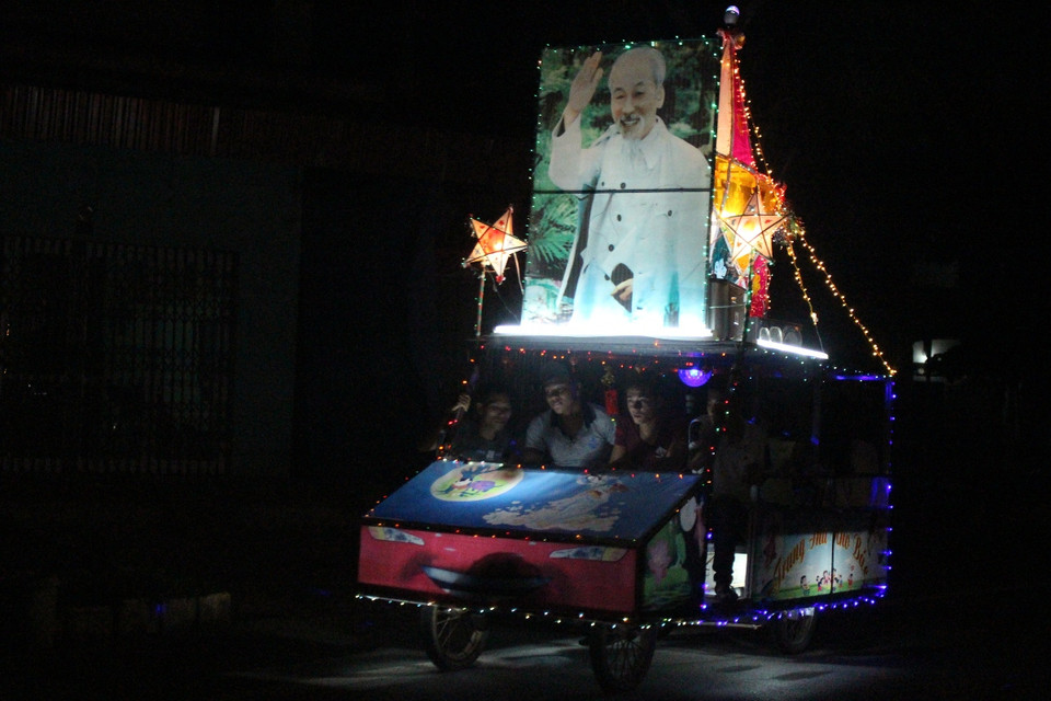 Hoạt động “nền” của lễ hội năm nay vẫn là Chương trình Đêm hội Thành Tuyên với các hoạt động trình diễn các mô hình, con giống, đèn Trung Thu khổng lồ như mọi năm. (Ảnh: Hùng Võ/Vietnam+)