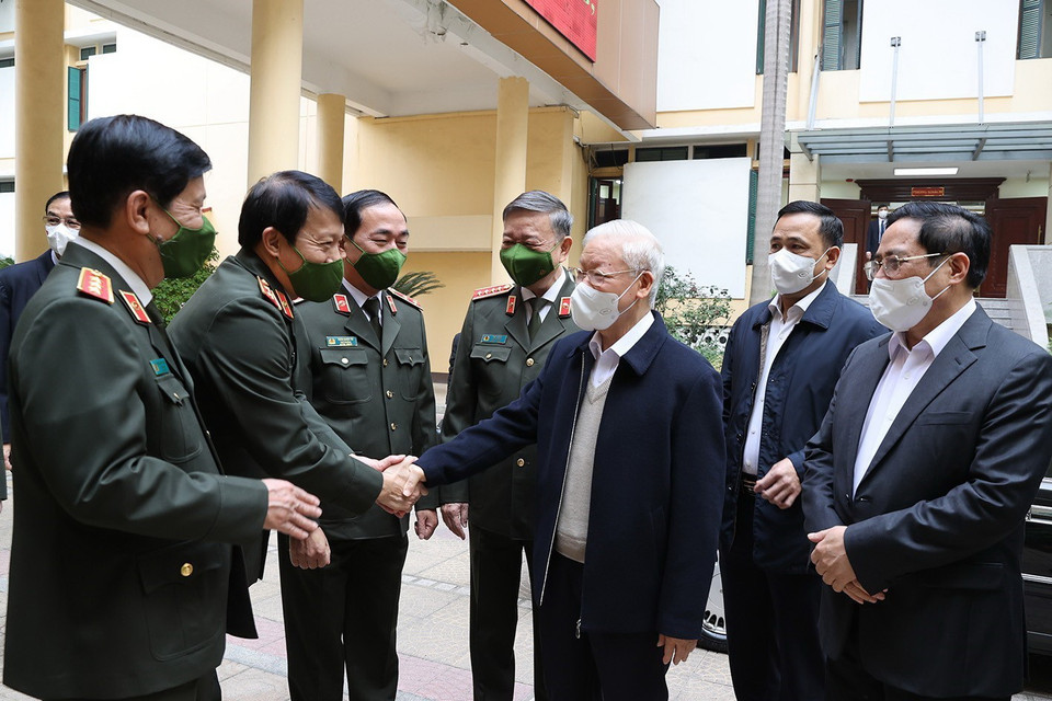  Tổng Bí thư Nguyễn Phú Trọng, Thủ tướng Phạm Minh Chính cùng các lãnh đạo Đảng ủy Công an Trung ương và Bộ Công an tham dự Hội nghị Đảng ủy Công an Trung ương. (Ảnh: Trí Dũng/TTXVN)