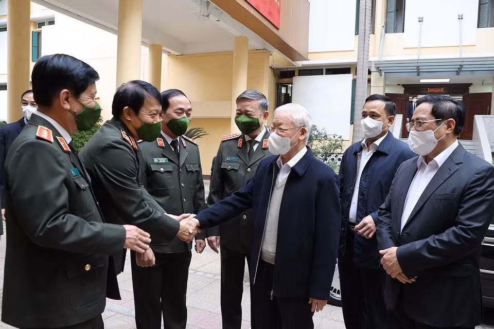  Tổng Bí thư Nguyễn Phú Trọng, Thủ tướng Phạm Minh Chính cùng các lãnh đạo Đảng ủy Công an Trung ương và Bộ Công an tham dự Hội nghị Đảng ủy Công an Trung ương. (Ảnh: Trí Dũng/TTXVN)