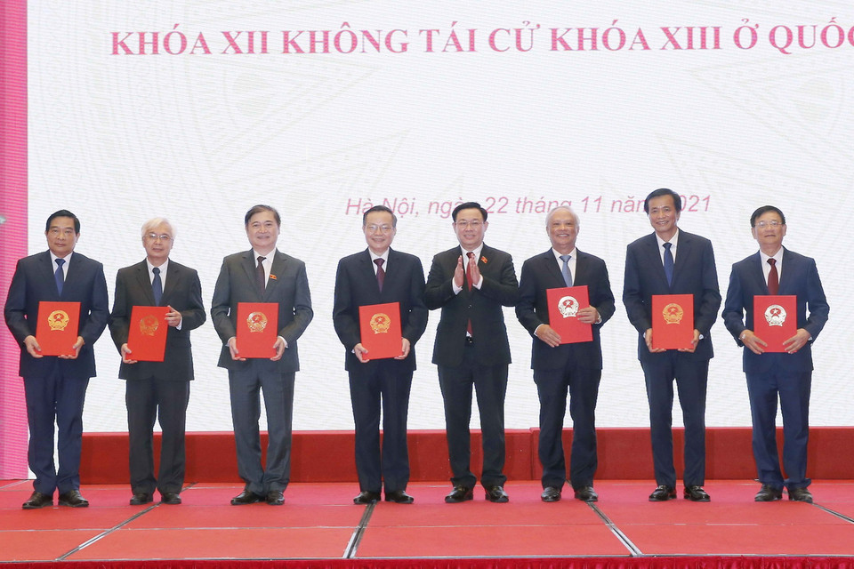 Chủ tịch Quốc hội Vương Đình Huệ Quyết định nghỉ hưu đối với các vị Ủy viên Trung ương Đảng khóa XII không tái cử khoá XIII. (Ảnh: Doãn Tấn/TTXVN)