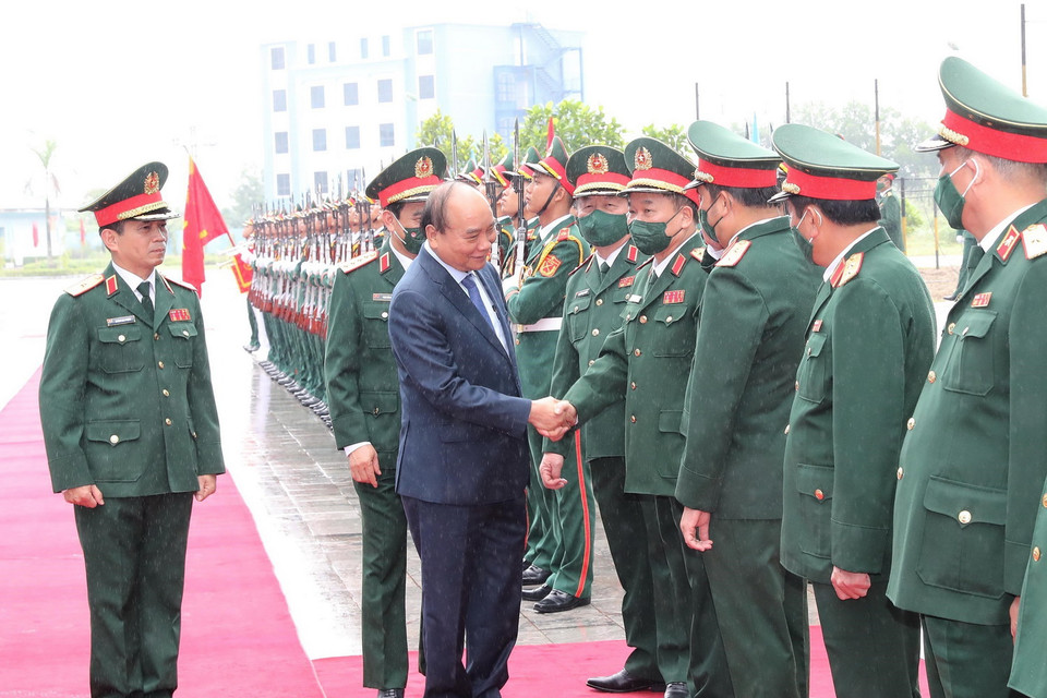 Chủ tịch nước Nguyễn Xuân Phúc, Chủ tịch Hội đồng Quốc phòng và An ninh, Thống lĩnh các lực lượng vũ trang dự buổi lễ. (Ảnh: Trọng Đức/TTXVN)