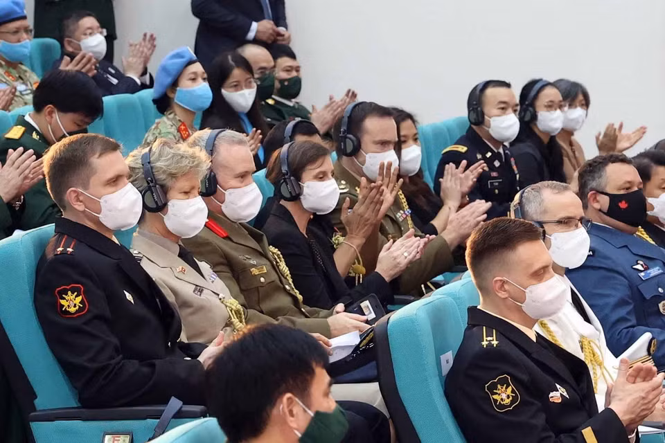  Đại diện thường trú Liên hợp quốc và các cơ quan ngoại giao tại Việt Nam tham dự buổi lễ. (Ảnh: Thống Nhất/TTXVN)