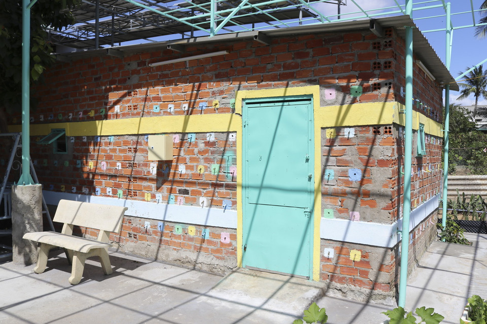 Nhà nuôi ong dú của anh Nguyễn Hữu Trực ở phường Bảo An, thành phố Phan Rang-Tháp Chàm. (Ảnh: Nguyễn Thành/TTXVN)