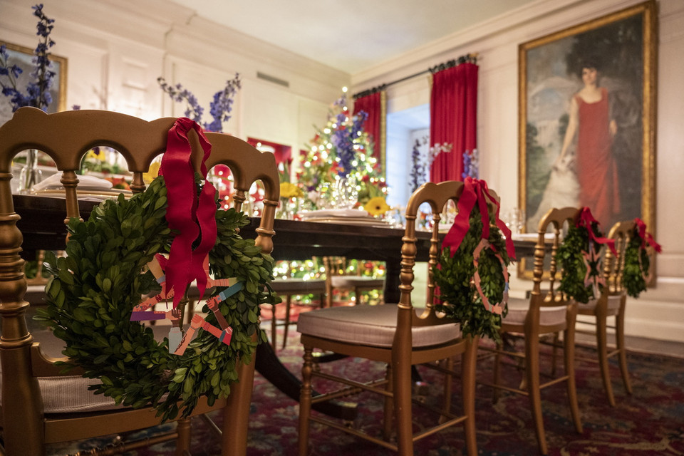 Nhà Trắng tại Washington, DC, Mỹ, trang hoàng rực rỡ. (Ảnh: AFP/TTXVN)