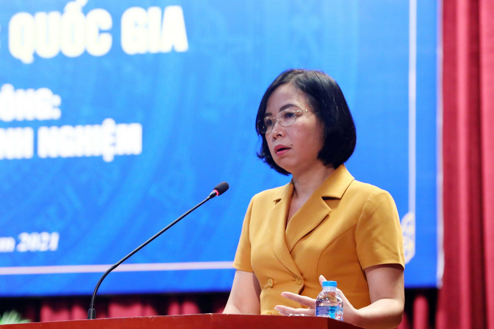  Nhà báo Vũ Việt Trang, Tổng Giám đốc TTXVN, trình bày tham luận tại Hội thảo. (Ảnh: Phạm Kiên/NTTXVN)