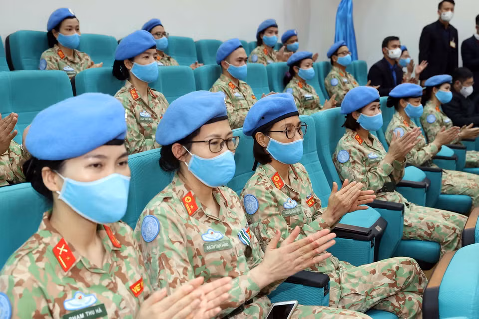Đại biểu nữ thuộc Lực lượng tham gia hoạt động gìn giữ hòa bình Liên hợp quốc tại Lễ tuyên dương. (Ảnh: Thống Nhất/TTXVN)