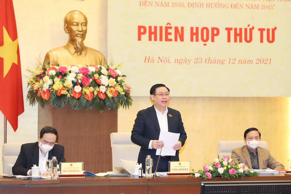 Chủ tịch Quốc hội hội Vương Đình Huệ phát biểu tại phiên họp. (Ảnh: Trọng Đức/TTXVN)