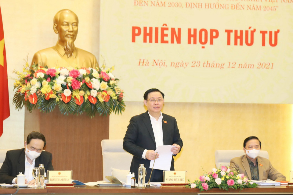 Sáng 23/12, Chủ tịch Quốc hội, Bí thư Đảng đoàn Quốc hội Vương Đình Huệ phát biểu tại phiên họp về xây dựng và hoàn thiện Nhà nước. (Ảnh: Trọng Đức/TTXVN)