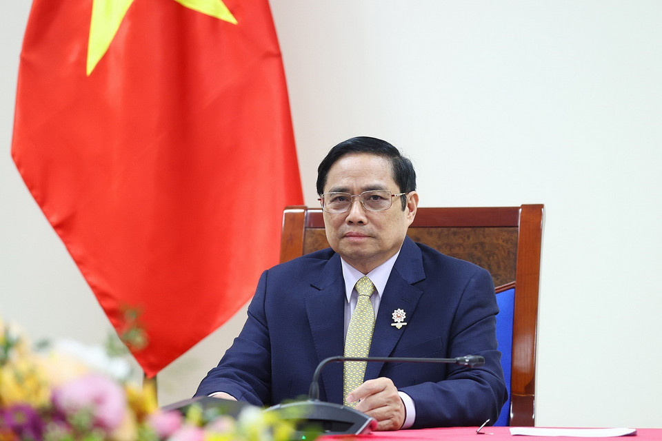 Thủ tướng Phạm Minh Chính tại đầu cầu Hà Nội. (Ảnh: Dương Giang/TTXVN)