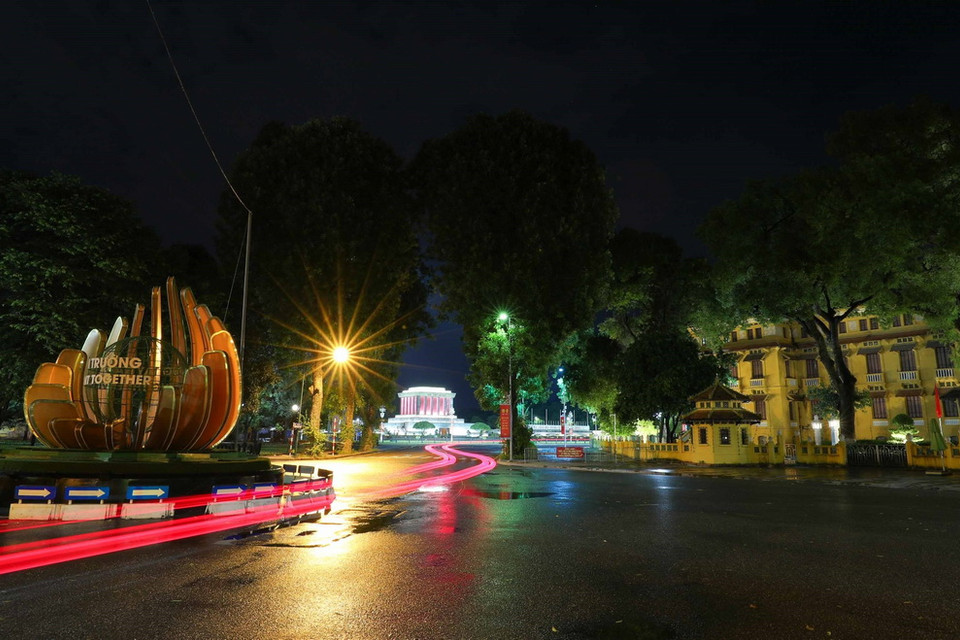  Khu vực trước cổng Bộ Ngoại giao một đêm Thu tháng Tám. (Ảnh: Thanh Tùng/TTXVN)