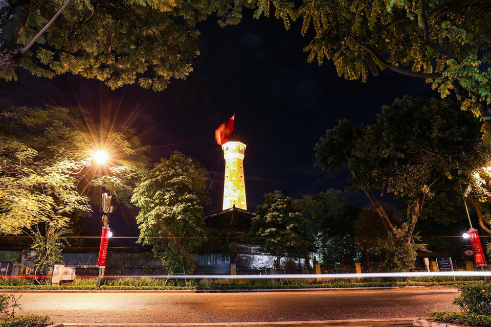  Cột cờ Hà Nội trong những ngày Thu tháng Tám. (Ảnh: Thanh Tùng/TTXVN)