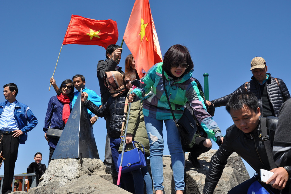 Nhờ hệ thống cáp treo Fansipan-Sapa, nhiều du khách đã thực hiện được giấc mơ chinh phục nóc nhà Đông Dương. (Ảnh: Hồng Ninh/TTXVN)