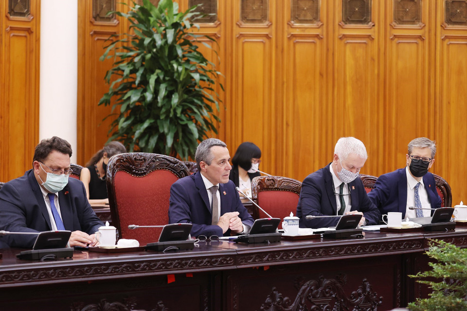 Phó Tổng thống, Bộ trưởng Ngoại giao Liên bang Thụy Sĩ Ignazio Cassis và các thành viên đoàn tham dự buổi tiếp. (Ảnh: Dương Giang/TTXVN)