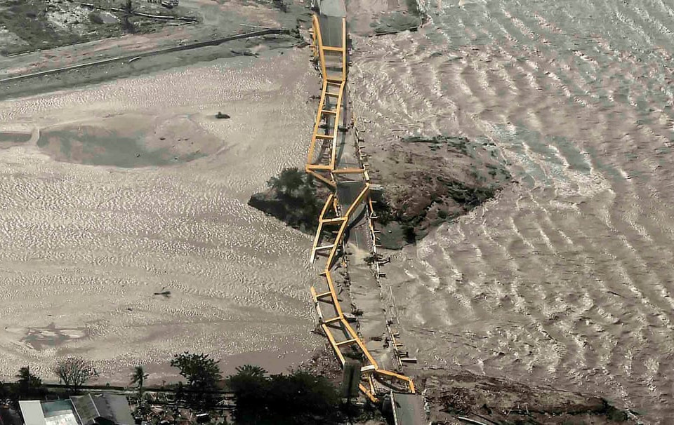 Chiều 28/9, tỉnh Trung Sulawesi của Indonesia đã liên tục hứng chịu 2 trận động đất mạnh 6,1 độ Richter và 7,5 độ Richter, làm rung chuyển cả khu vực. (Nguồn: theguardian.com)