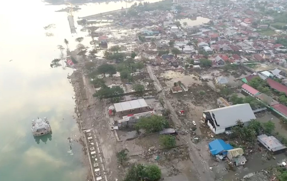 Số người chết trong vụ động đất sóng thần chủ yếu là do bị các tòa nhà sập hoặc bị va đập do sóng thần.(Nguồn: theguardian.com)