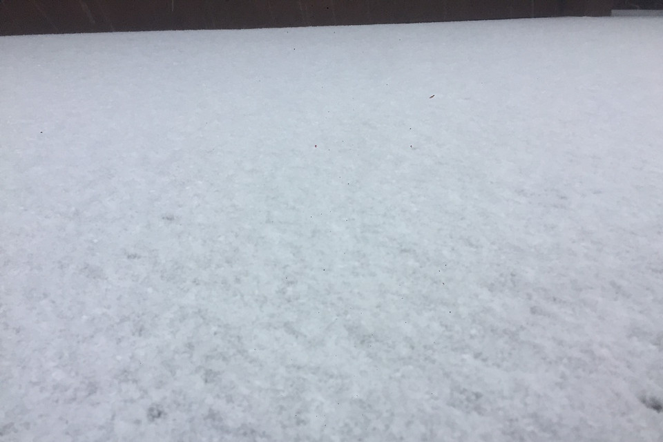 Với tuyết rơi dày, độ ẩm tại đây được ghi nhận đạt mức trên 30%. (Ảnh: CTV/Vietnam+)