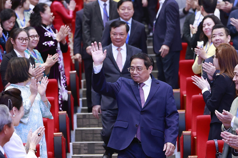 Thủ tướng Phạm Minh Chính đến Hội nghị triển khai Chương trình hành động của Chính phủ về phát triển vùng Đồng bằng sông Hồng. (Ảnh: Dương Giang/TTXVN)