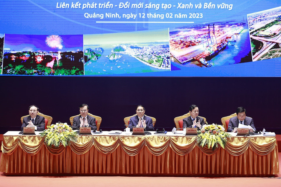 Chương trình hành động của Chính phủ thực hiện Nghị quyết 30-NQ/TW của Bộ Chính trị đặt mục tiêu phát triển vùng Đồng bằng sông Hồng trở thành vùng phát triển nhanh, bền vững, có cơ cấu kinh tế hợp lý, mang đậm bản sắc văn hóa dân tộc