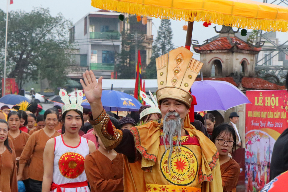 Tái hiện sinh động hình ảnh Vua Hùng trong lễ hội. (Ảnh: Trung Kiên/TTXVN)