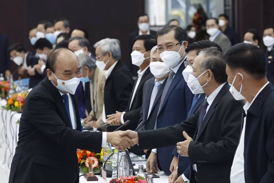 Chủ tịch nước Nguyễn Xuân Phúc với các đại biểu dự tọa đàm.(Ảnh: Thống Nhất/TTXVN)