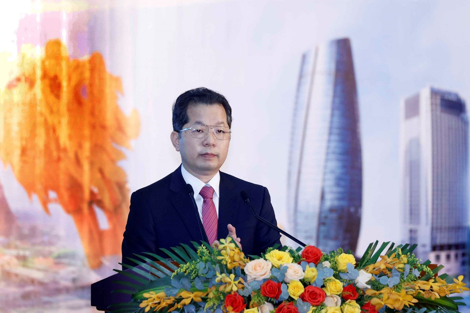 Bí thư Thành ủy Đà Nẵng Nguyễn Văn Quảng phát biểu khai mạc tọa đàm. (Ảnh: Thống Nhất/TTXVN)