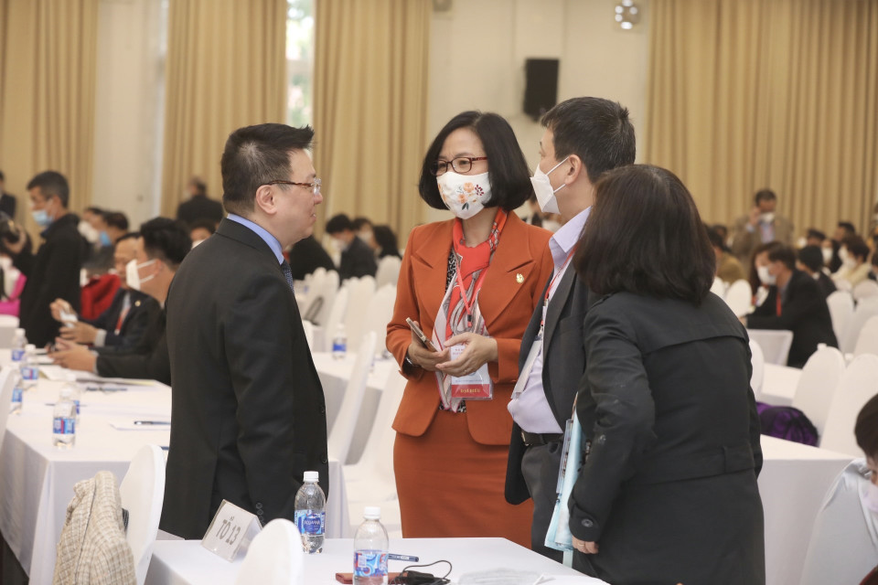 Đại biểu trao đổi bên lề Đại hội. (Ảnh: Minh Quyết/TTXVN)