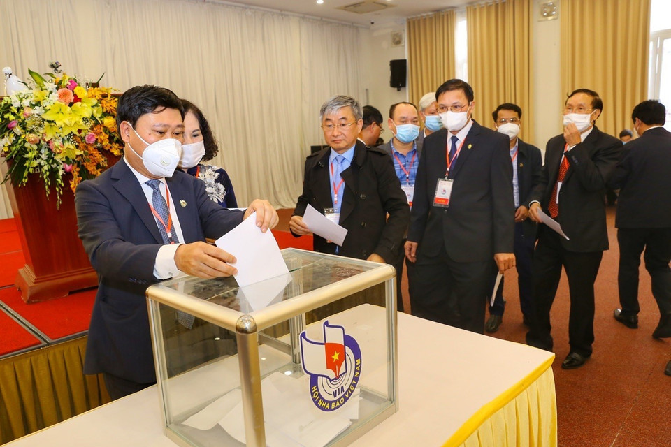 Đại biểu bỏ phiếu bầu Ban Chấp hành khóa XI, nhiệm kỳ 2020-2025. (Ảnh: Tuấn Đức/TTXVN)