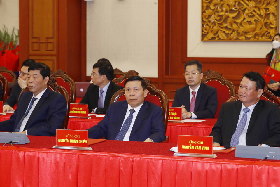 Các Ủy viên Trung ương Đảng khóa XII không tái cử khóa XIII dự hội nghị. (Ảnh: Phương Hoa/TTXVN)