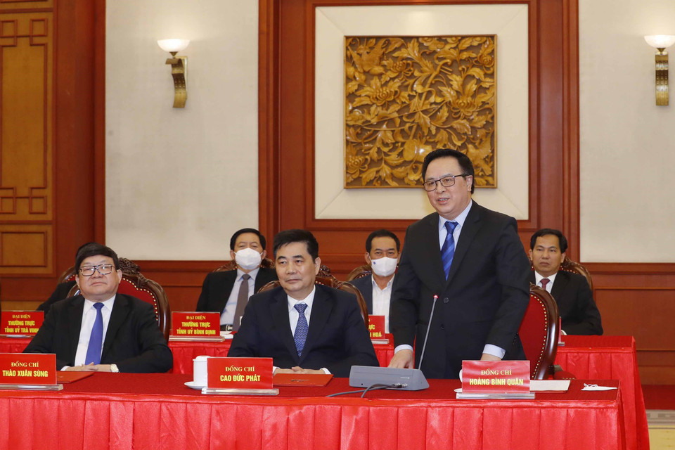 Ông Hoàng Bình Quân, nguyên Ủy viên Trung ương Đảng, nguyên Trưởng Ban Đối ngoại Trung ương phát biểu tại hội nghị. (Ảnh: Phương Hoa/TTXVN)