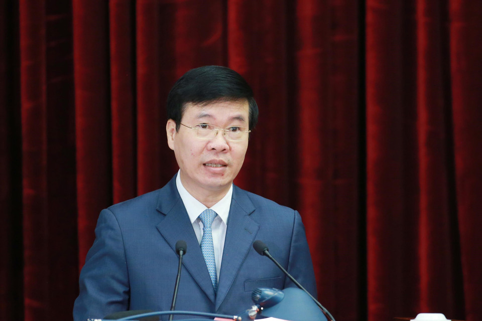 Ông Võ Văn Thưởng, Ủy viên Bộ Chính trị, Thường trực Ban Bí thư báo cáo chương trình hội nghị. (Ảnh: Phương Hoa/TTXVN)