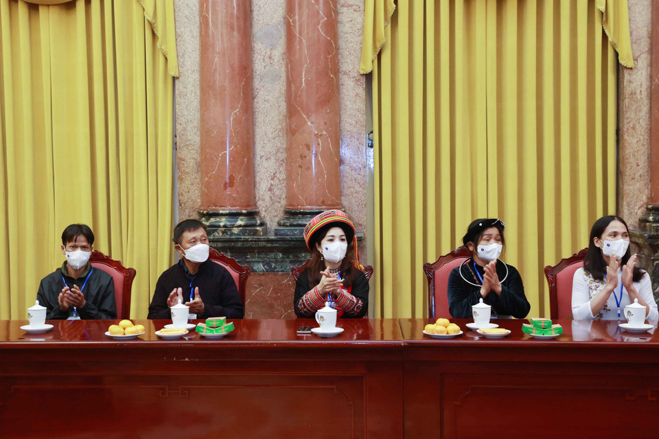 Các đại biểu người có uy tín, trưởng thôn tiêu biểu tỉnh Bắc Kạn tại buổi gặp mặt. (Ảnh: Thống Nhất/TTXVN)