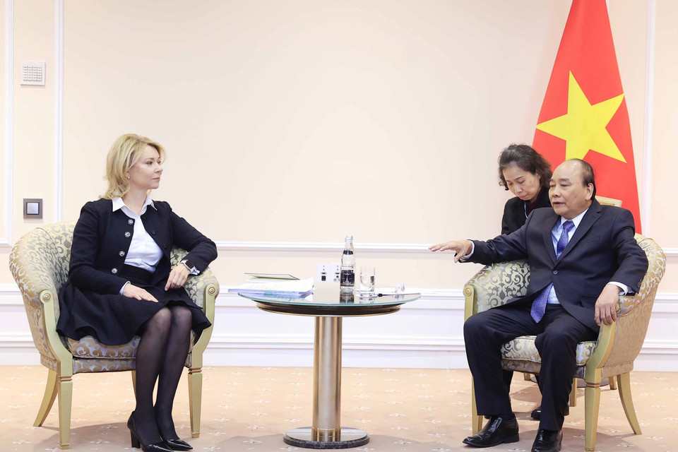 Chủ tịch nước Nguyễn Xuân Phúc tiếp lãnh đạo Tập đoàn dầu khí Gazprom. (Ảnh: Thống Nhất/TTXVN)