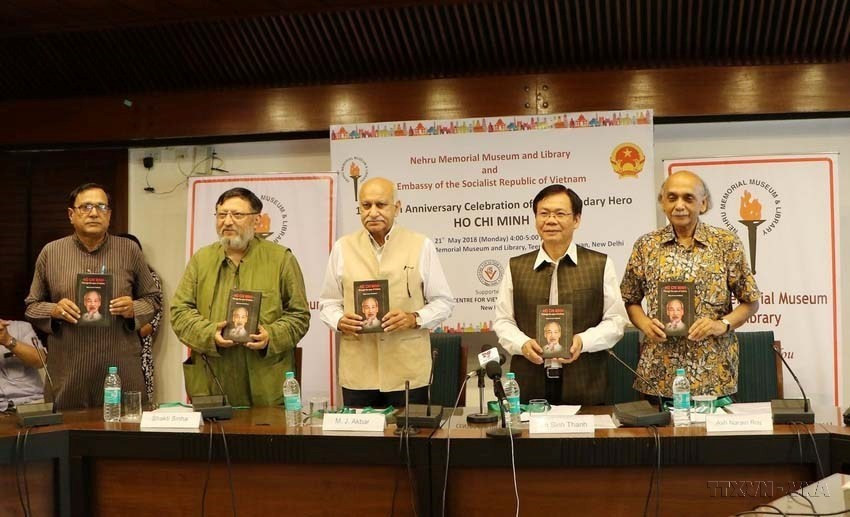 Ngày 21/5/2018, tại Thủ đô New Dehli, Hội hữu nghị và hợp tác văn hóa Ấn Độ ra mắt cuốn sách 'Hồ Chí Minh trong con mắt người dân Ấn Độ' của tác giả Bijay Kumar Padhihari. (Ảnh: Huy Bình/TTXVN)