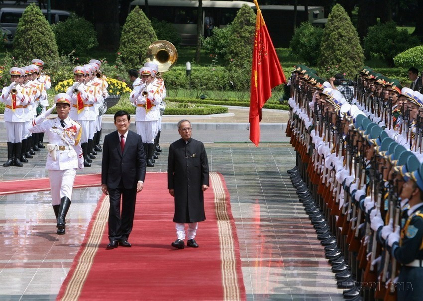 Chủ tịch nước Trương Tấn Sang chủ trì Lễ đón Tổng thống Ấn Độ Pranab Mukherjee thăm cấp Nhà nước Việt Nam, ngày 15/9/2014, tại Hà Nội. (Ảnh: Nguyễn Khang/TTXVN)