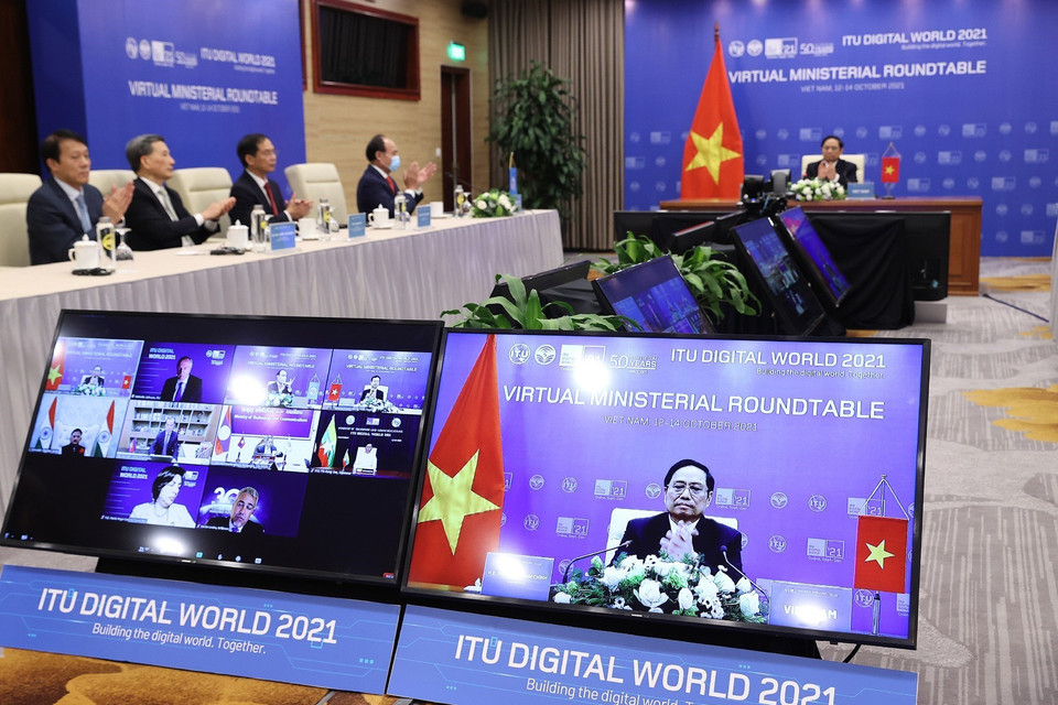 Thủ tướng Phạm Minh Chính dự Hội nghị Bộ trưởng ITU Digital World 2021 tại điểm cầu Hà Nội. (Ảnh: Dương Giang/TTXVN)