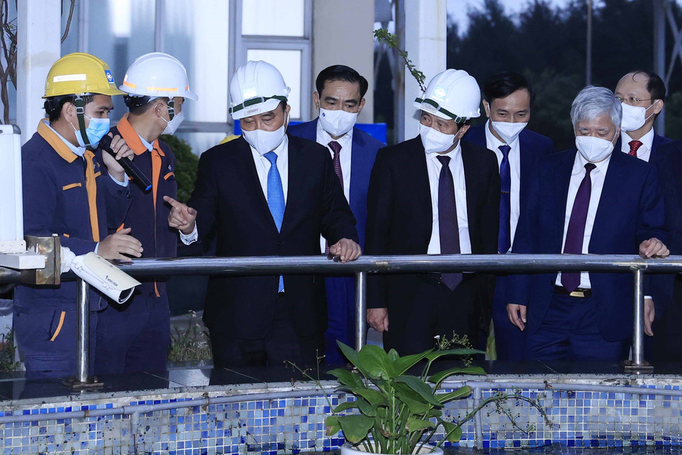 Chủ tịch nước Nguyễn Xuân Phúc thăm Công ty TNHH Gang thép Hưng Nghiệp Formosa Hà Tĩnh. (Ảnh: Thống Nhất/TTXVN)