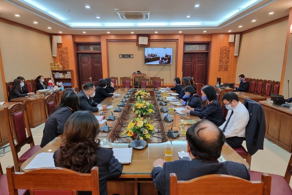 Điểm cầu theo dõi phiên tòa trực tuyến tại Tòa án Nhân dân thành phố Hà Nội. (Ảnh: Kim Anh/TTXVN)