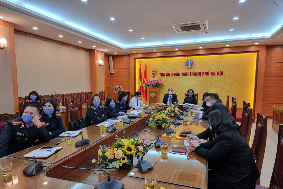 Điểm cầu theo dõi phiên tòa trực tuyến tại Tòa án Nhân dân thành phố Hà Nội. (Ảnh: Kim Anh/TTXVN)