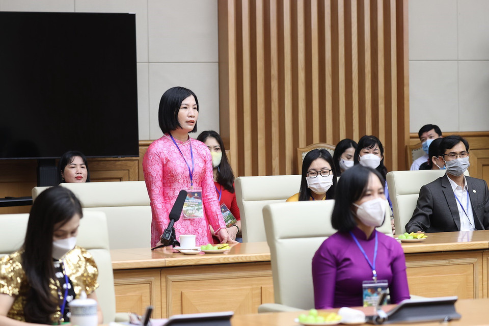 Giáo viên Hồ Thị Tuyết, Trường THCS Triệu Thương, huyện Triệu Phong, tỉnh Quảng Trị phát biểu. (Ảnh: Dương Giang/TTXVN)