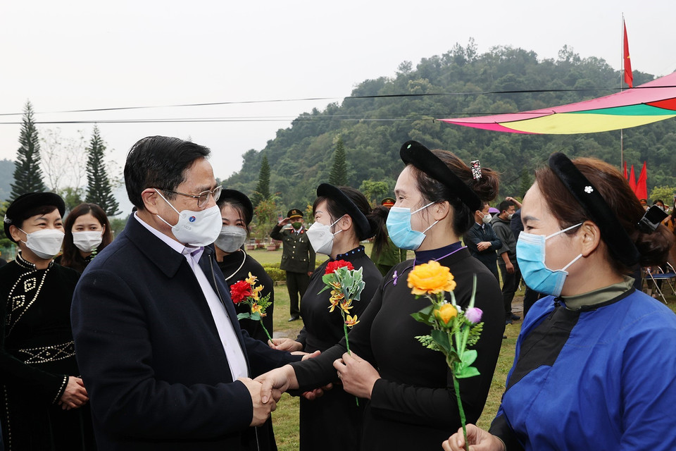 Thủ tướng Phạm Minh Chính dự Ngày hội Đại đoàn kết toàn dân tộc với đồng bào tỉnh Cao Bằng tại Khu Di tích lịch sử quốc gia đặc biệt Pác Bó, xã Trường Hà, huyện Hà Quảng. (Ảnh: Dương Giang/TTXVN)