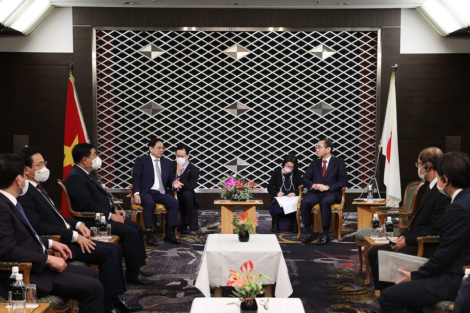 Thủ tướng Phạm Minh Chính tiếp ông Sasaki Nobuhiko, Chủ tịch Tổ chức xúc tiến thương mại Nhật Bản (Jetro). (Ảnh: Dương Giang/TTXVN)