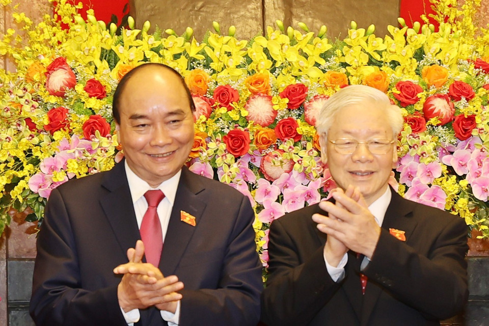 Tổng Bí thư Nguyễn Phú Trọng và Chủ tịch nước Nguyễn Xuân Phúc tại Lễ bàn giao. (Ảnh: Trí Dũng/TTXVN)