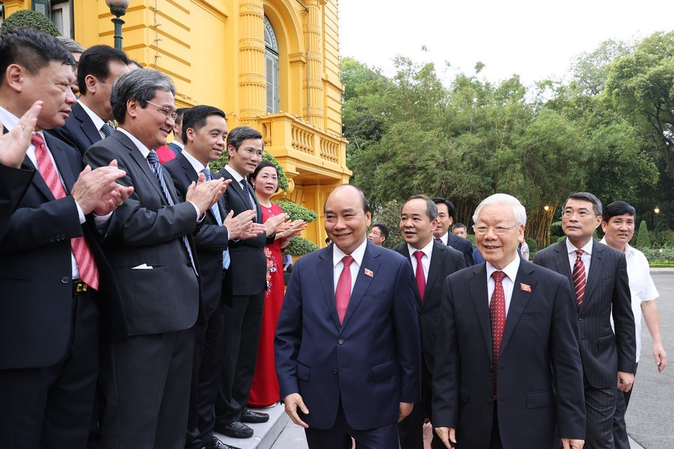 Tổng Bí thư Nguyễn Phú Trọng và Chủ tịch nước Nguyễn Xuân Phúc đến dự Lễ bàn giao. (Ảnh: Trí Dũng/TTXVN)